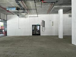 Middle Road (D7), Retail #480249081